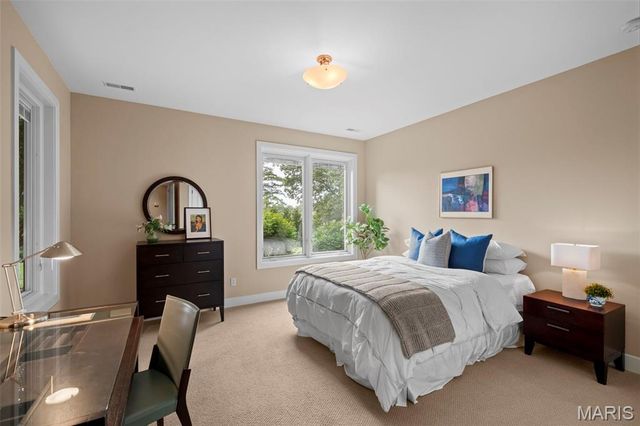 12864 Willow Pond Court, Des Peres, MO 63131