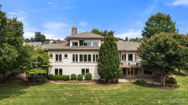 12864 Willow Pond Court, Des Peres, MO 63131