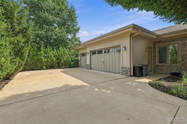 12864 Willow Pond Court, Des Peres, MO 63131