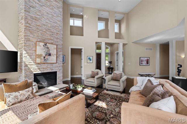 12864 Willow Pond Court, Des Peres, MO 63131