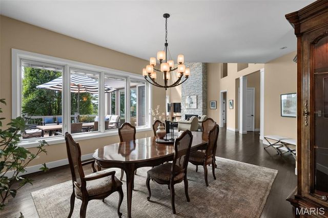 12864 Willow Pond Court, Des Peres, MO 63131