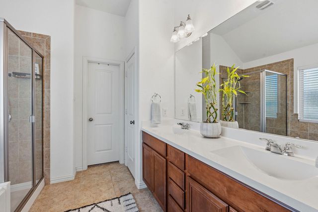 145 Plantain DR, Hutto, TX 78634