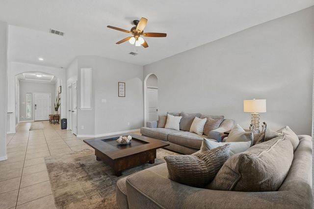 145 Plantain DR, Hutto, TX 78634