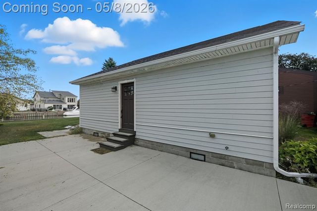 37752 Huron Pointe Drive, Harrison Twp, MI 48045