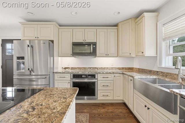 37752 Huron Pointe Drive, Harrison Twp, MI 48045