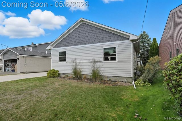 37752 Huron Pointe Drive, Harrison Twp, MI 48045