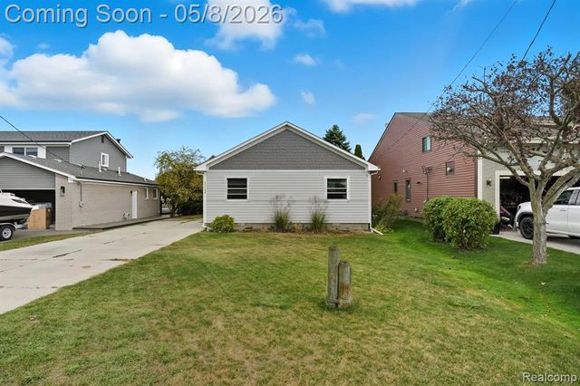 37752 Huron Pointe Drive, Harrison Twp, MI 48045