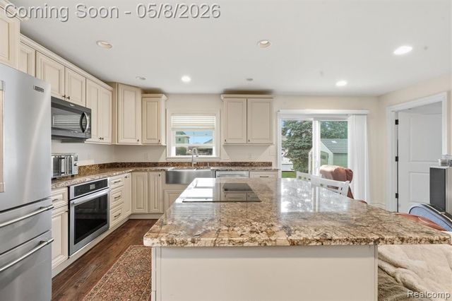 37752 Huron Pointe Drive, Harrison Twp, MI 48045