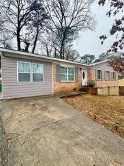 172 SCARSDALE Drive, Riverdale, GA 30274