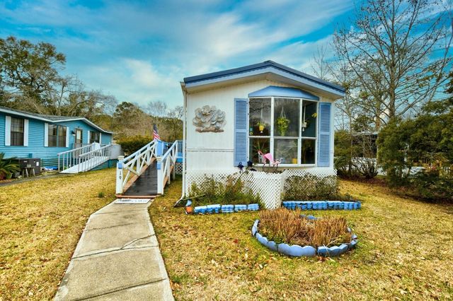 19 Crooked Island Circle, Murrells Inlet, SC 29576