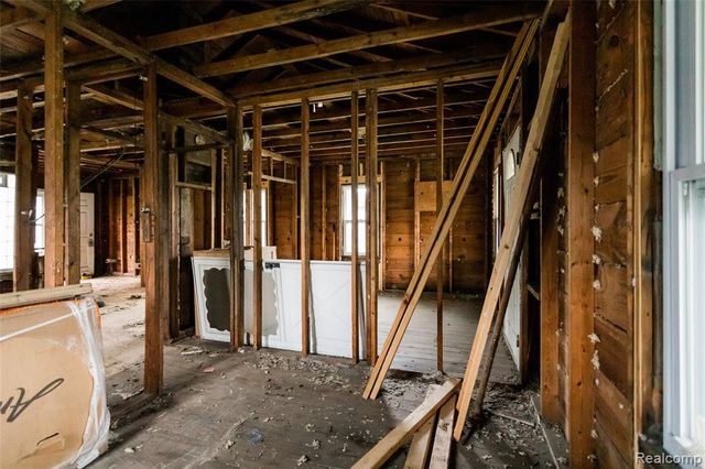 63 Chestnut Avenue, Hazel Park, MI 48030