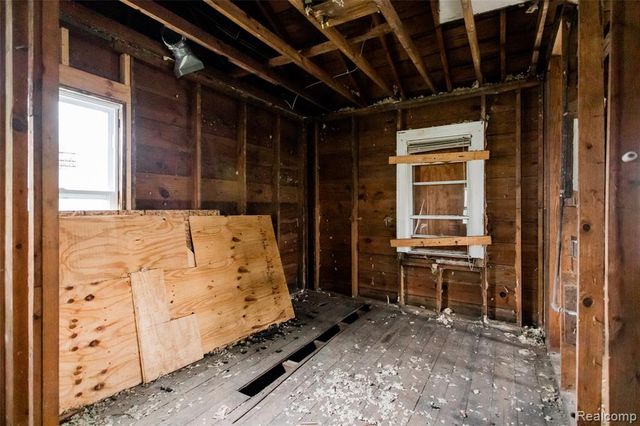 63 Chestnut Avenue, Hazel Park, MI 48030