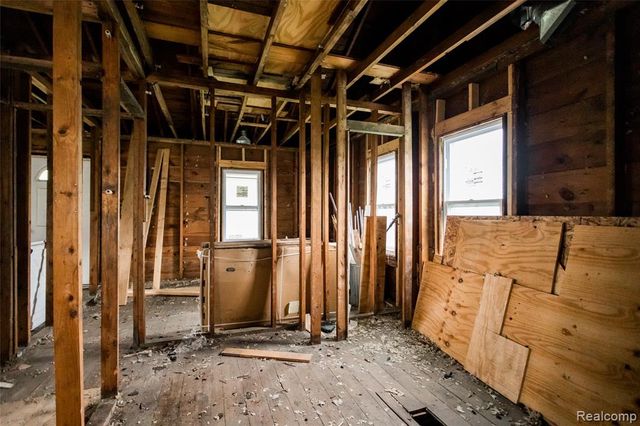 63 Chestnut Avenue, Hazel Park, MI 48030