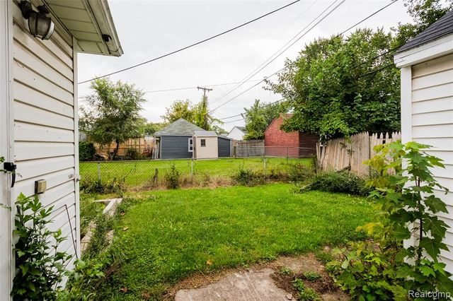 63 Chestnut Avenue, Hazel Park, MI 48030