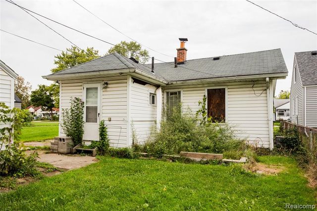 63 Chestnut Avenue, Hazel Park, MI 48030