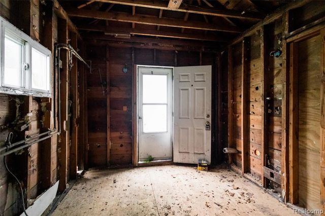 63 Chestnut Avenue, Hazel Park, MI 48030