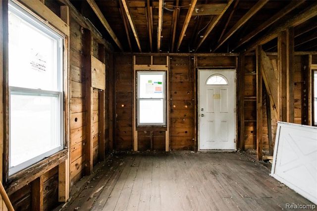 63 Chestnut Avenue, Hazel Park, MI 48030