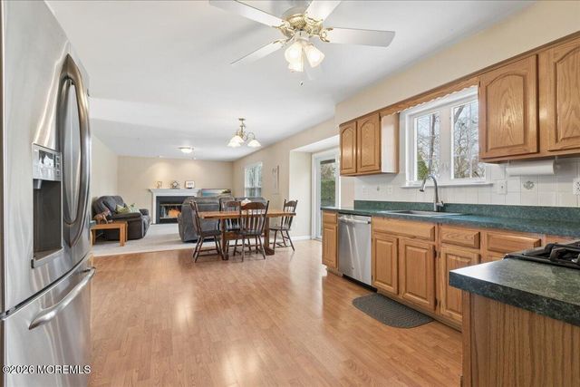 7 Natale Way, Farmingdale, NJ 07727