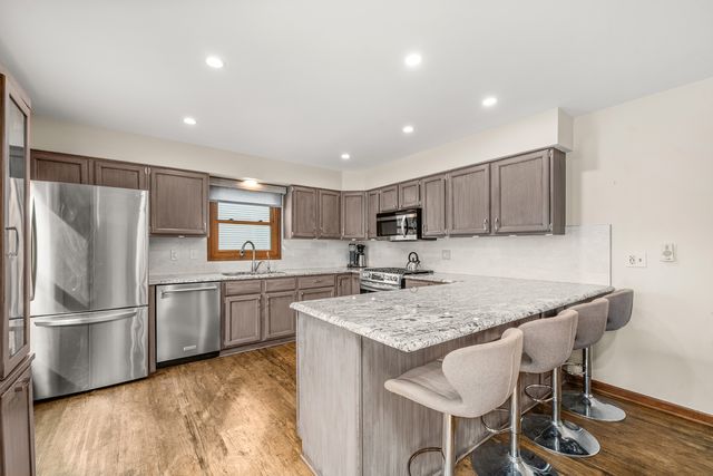 540 Parkside Drive, Elburn, IL 60119