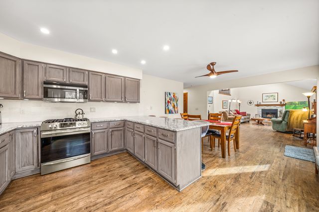 540 Parkside Drive, Elburn, IL 60119