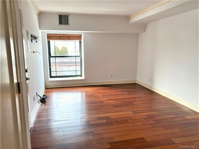 1 S Astor Street 401, Irvington, NY 10533