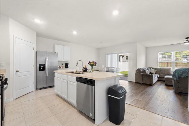 29320 ARMOYAN BOULEVARD, Leesburg, FL 34748