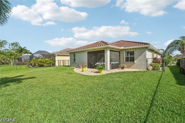 2536 Laurentina LN, Cape Coral, FL 33909
