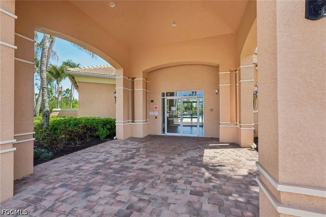 2536 Laurentina LN, Cape Coral, FL 33909