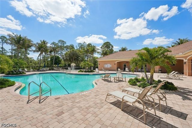 2536 Laurentina LN, Cape Coral, FL 33909
