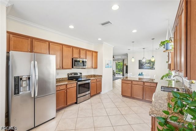 2536 Laurentina LN, Cape Coral, FL 33909
