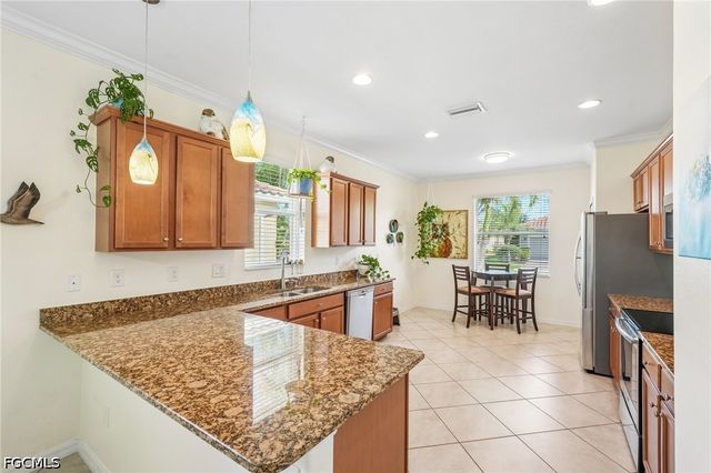 2536 Laurentina LN, Cape Coral, FL 33909
