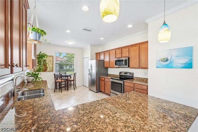 2536 Laurentina LN, Cape Coral, FL 33909