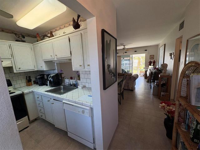 3506 NW 49th Avenue 604, Lauderdale Lakes, FL 33319