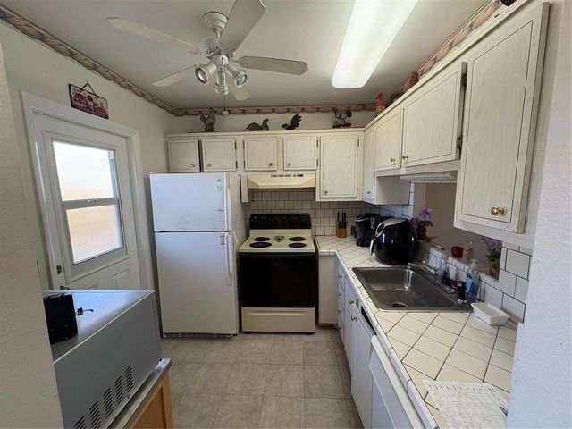 3506 NW 49th Avenue 604, Lauderdale Lakes, FL 33319
