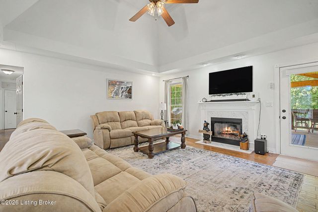 440 S Peak Ave, Shepherdsville, KY 40165