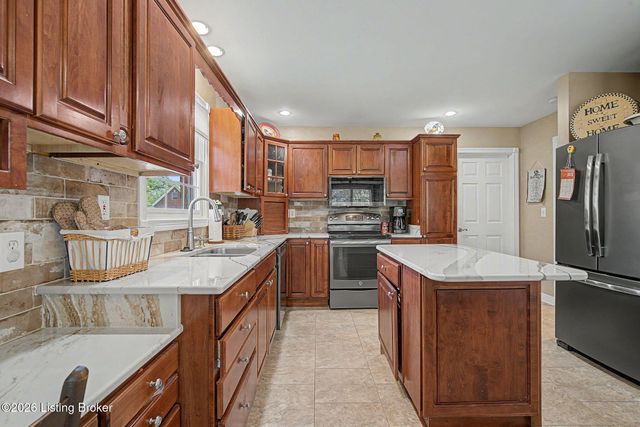 440 S Peak Ave, Shepherdsville, KY 40165