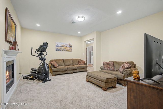 440 S Peak Ave, Shepherdsville, KY 40165