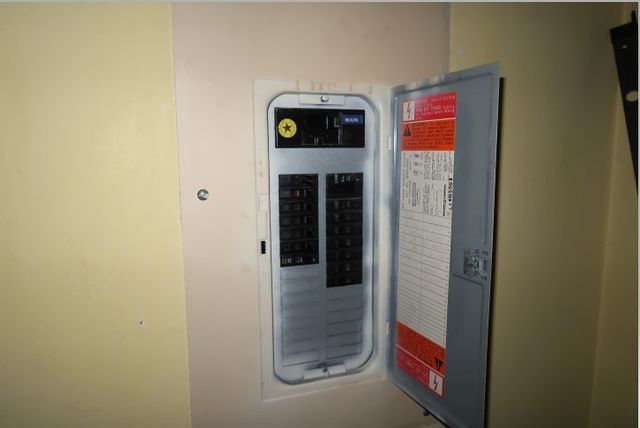 25 Old Center St, Carver, MA 02330