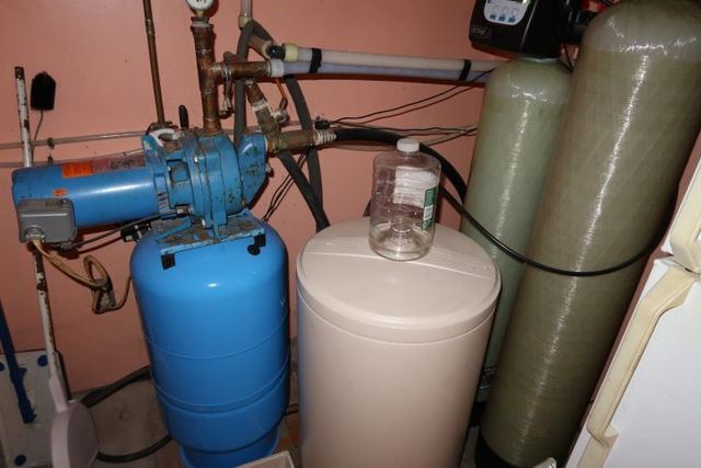 25 Old Center St, Carver, MA 02330