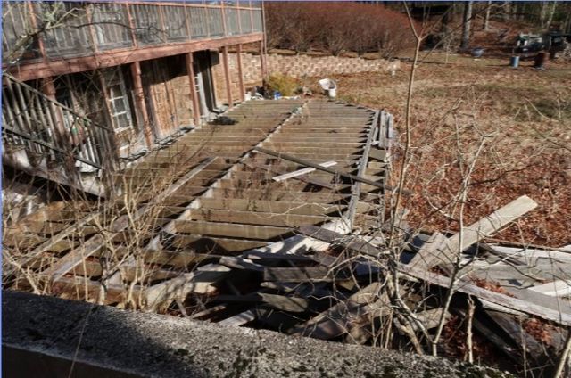 25 Old Center St, Carver, MA 02330