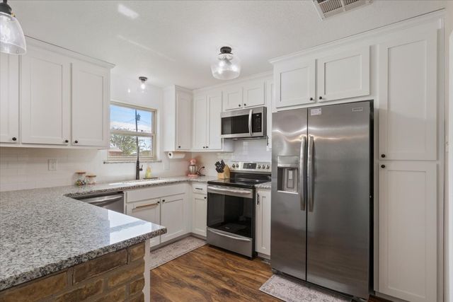 103 York Drive, Lorena, TX 76655