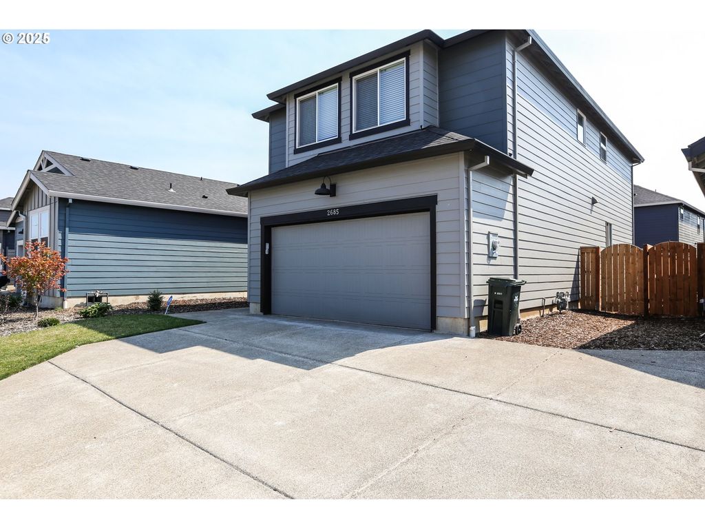 2685 V St, Springfield, OR 97477