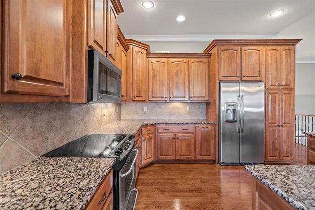 1208 SW Neelie Lane, Lee's Summit, MO 64082