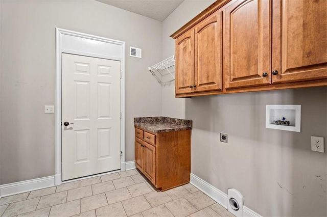 1208 SW Neelie Lane, Lee's Summit, MO 64082