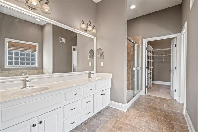 1208 SW Neelie Lane, Lee's Summit, MO 64082