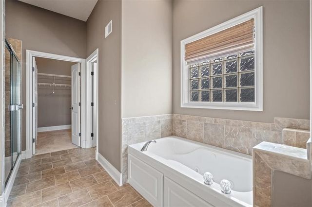 1208 SW Neelie Lane, Lee's Summit, MO 64082