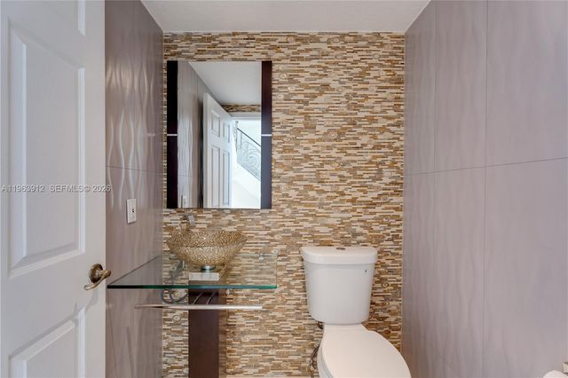 7044 NW 115th Ct, Doral, FL 33178