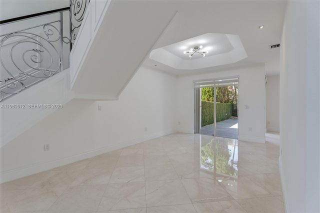 7044 NW 115th Ct, Doral, FL 33178