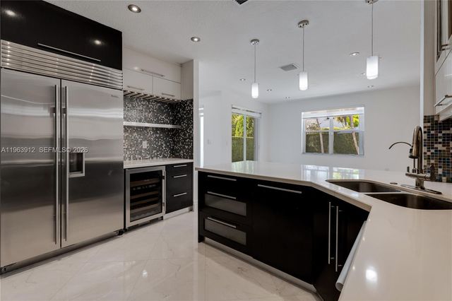 7044 NW 115th Ct, Doral, FL 33178