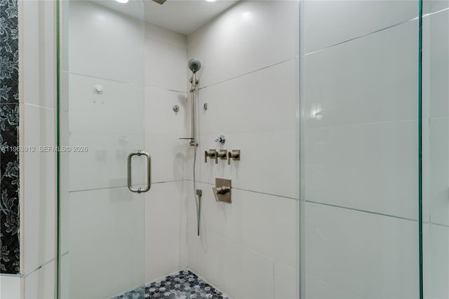 7044 NW 115th Ct, Doral, FL 33178